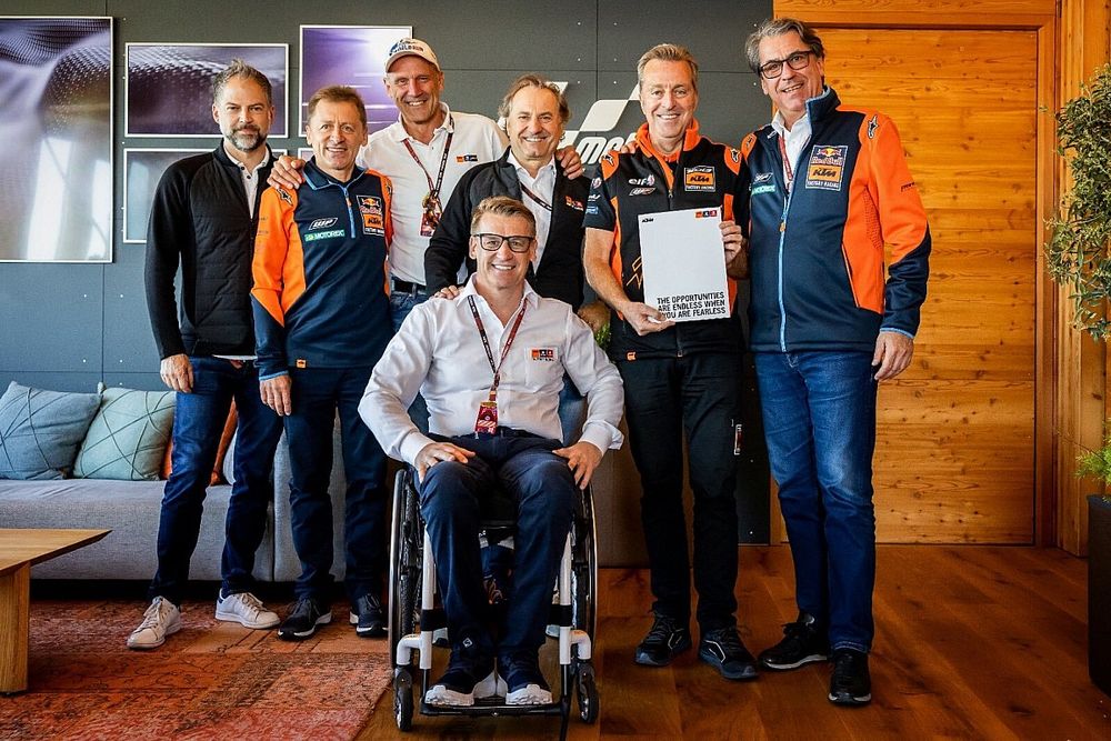 Jens Hainbach, Mike Leitner, Heinz Kinigadner, Pit Beirer, Hubert Trunkenpolz, Hervé Poncharal y Stefan Pierer, acuerdo KTM y Tech3 periodo 2022-2026