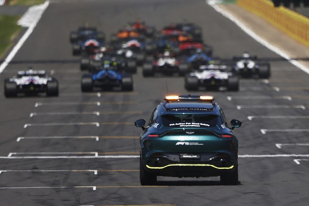На старте спринта Mercedes ошиблась с температурой шин