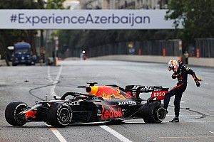 Azerbaijan GP under late red flag after Verstappen tyre failure