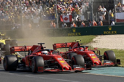 «Это даже решением не назовешь». Ferrari объяснила запрет на борьбу Леклера с Феттелем