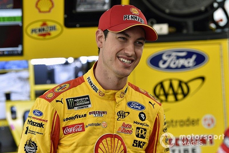 Joey Logano wins Stage 2 at Richmond; Kyle Busch penalized