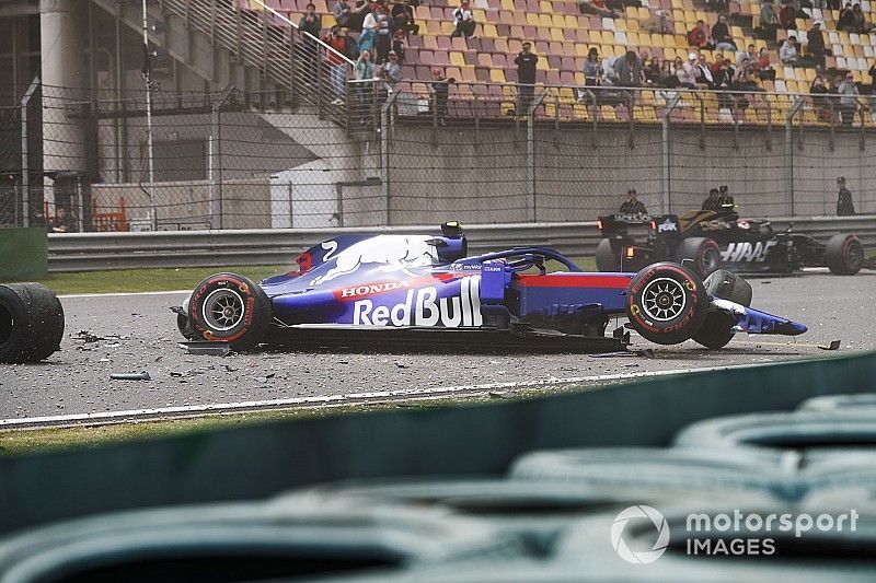 Vídeo: el impactante accidente de Albon que le hará salir desde boxes