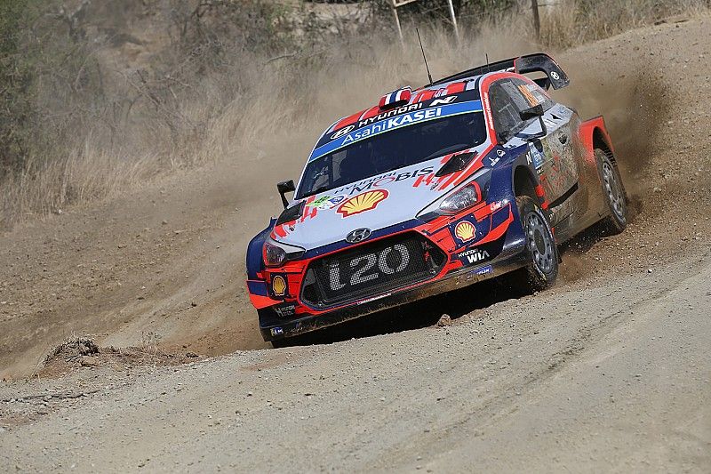 WRC Mexico: Mikkelsen leidt, tijdverlies voor Neuville door lekke band