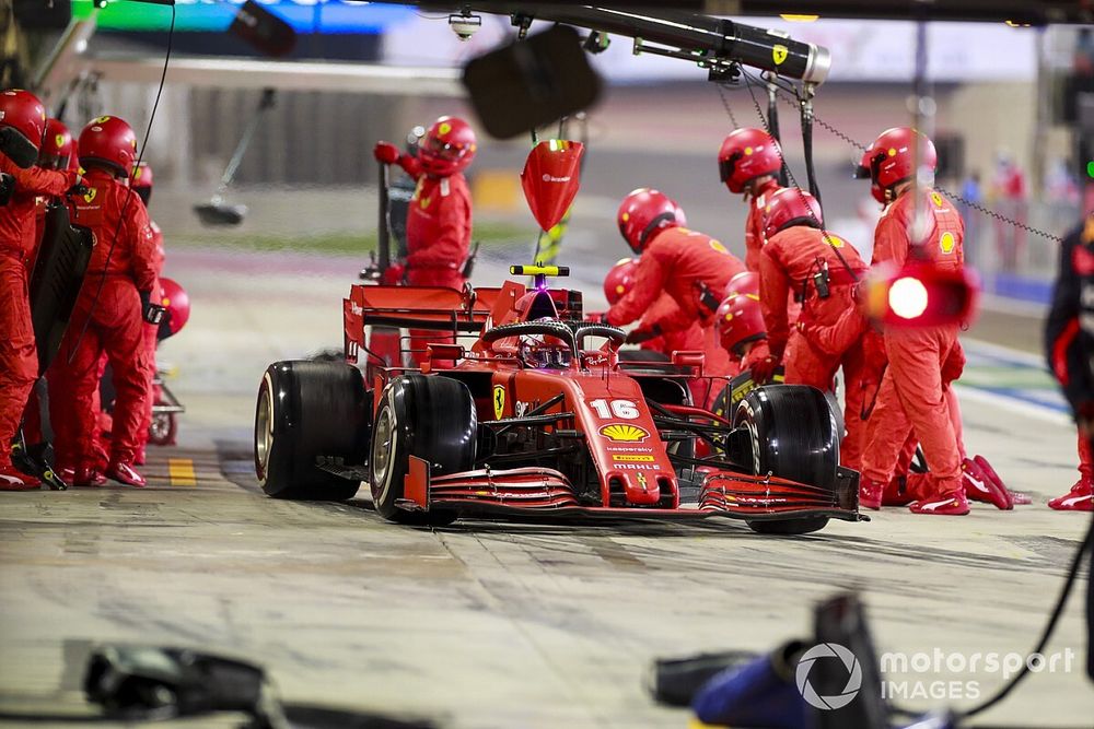 Charles Leclerc, Ferrari SF1000, lascia il box dopo il pitstop