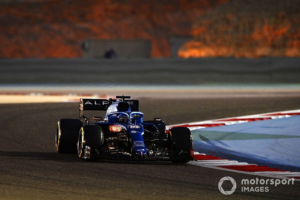 Alonso beffato in Bahrain da un involucro per panini