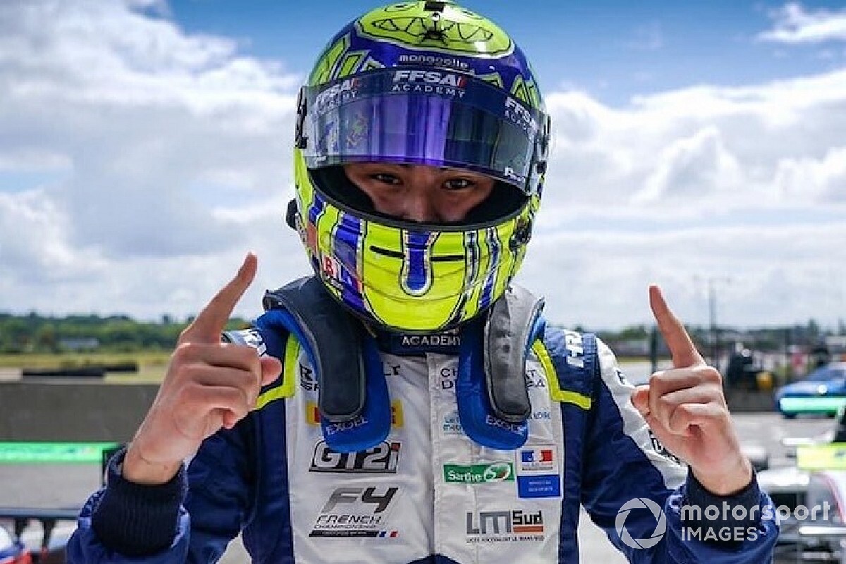 Újabb japán pilóta került be a Red Bull juniorprogramjába