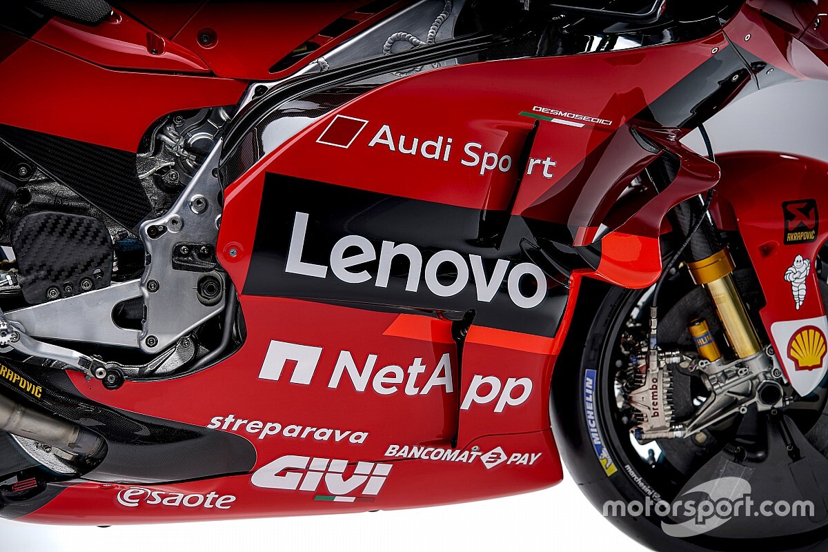 Ducati recupera el rojo total y estrena asociación con Lenovo