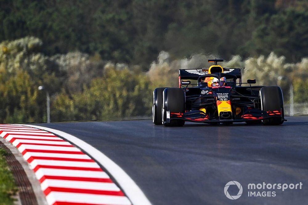 EL1 - Verstappen à 10 secondes du record sur la patinoire d'Istanbul