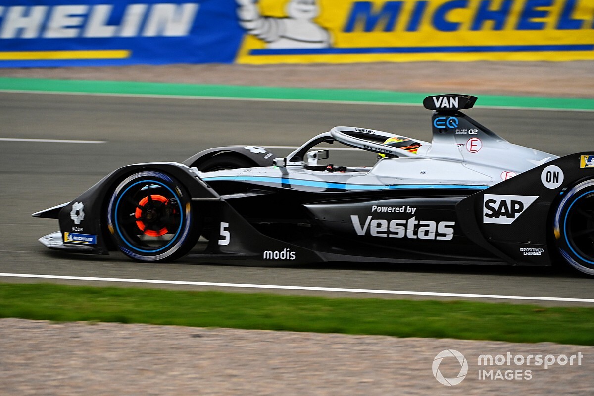 Újabb futam, újabb Mercedes-pole – ismét Vandoorne indulhat az első helyről