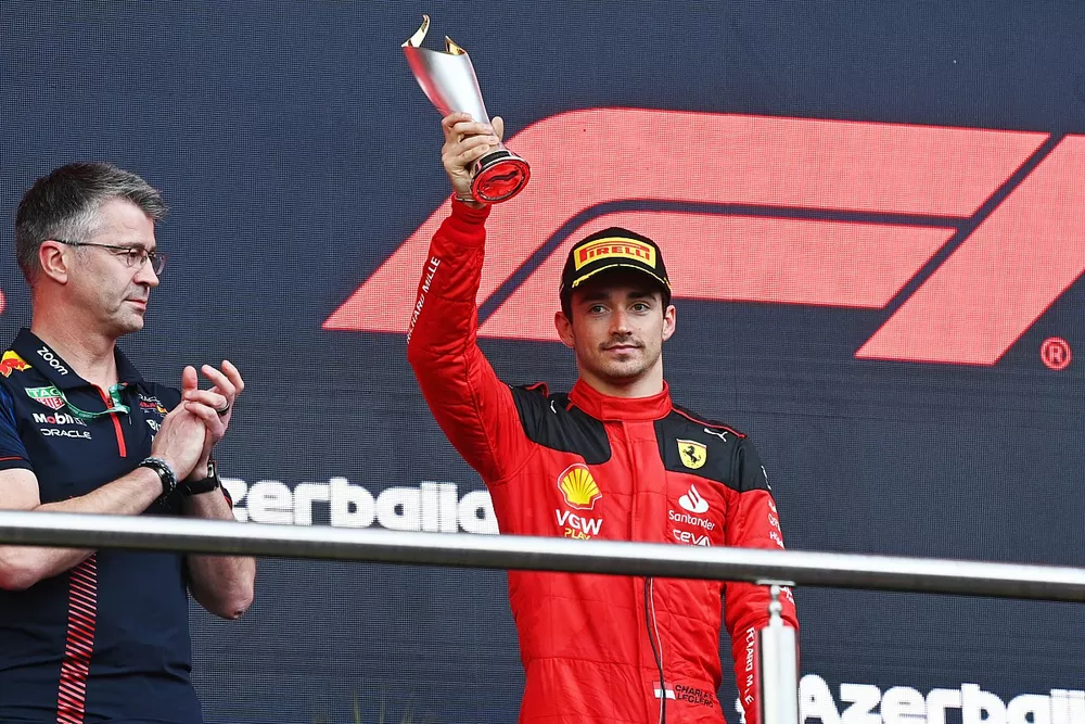 Charles Leclerc, Scuderia Ferrari, 3° posto, solleva il suo trofeo