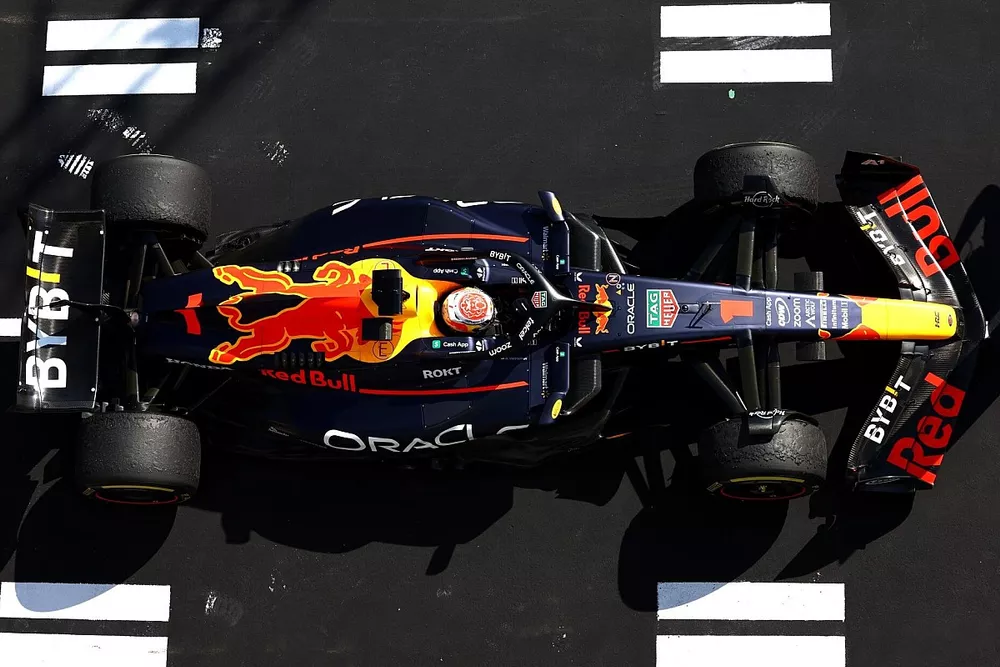 Le vainqueur Max Verstappen, Red Bull Racing RB19 