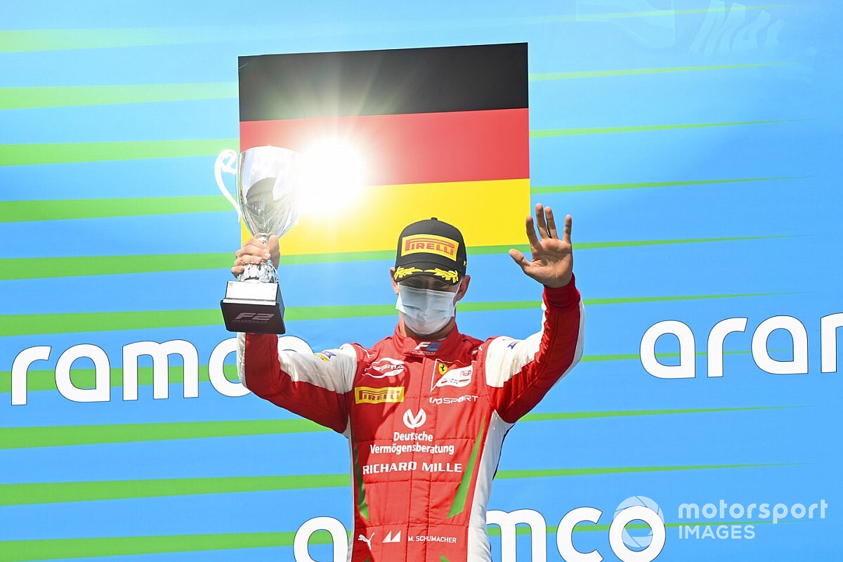Ferrari, Mick Schumacher'i "daha küçük bir takımla" F1'de yarıştırmayı planlıyor!