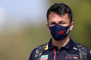 Hamilton critica Albon: Red Bull sente falta de um bom 2º piloto
