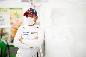 Porsche Carrera Cup Fransa Barcelona: Ayhancan lastik patlattı, şampiyonluk sıkıntıya girdi