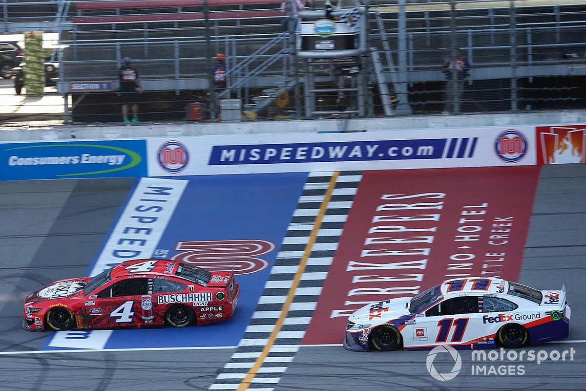 NASCAR Michigan 2: Harvick siegt wieder - Penske-Teamcrash