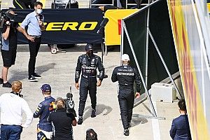 Mercedes se ve "sin amigos" y cree que todos les atacan por ganar
