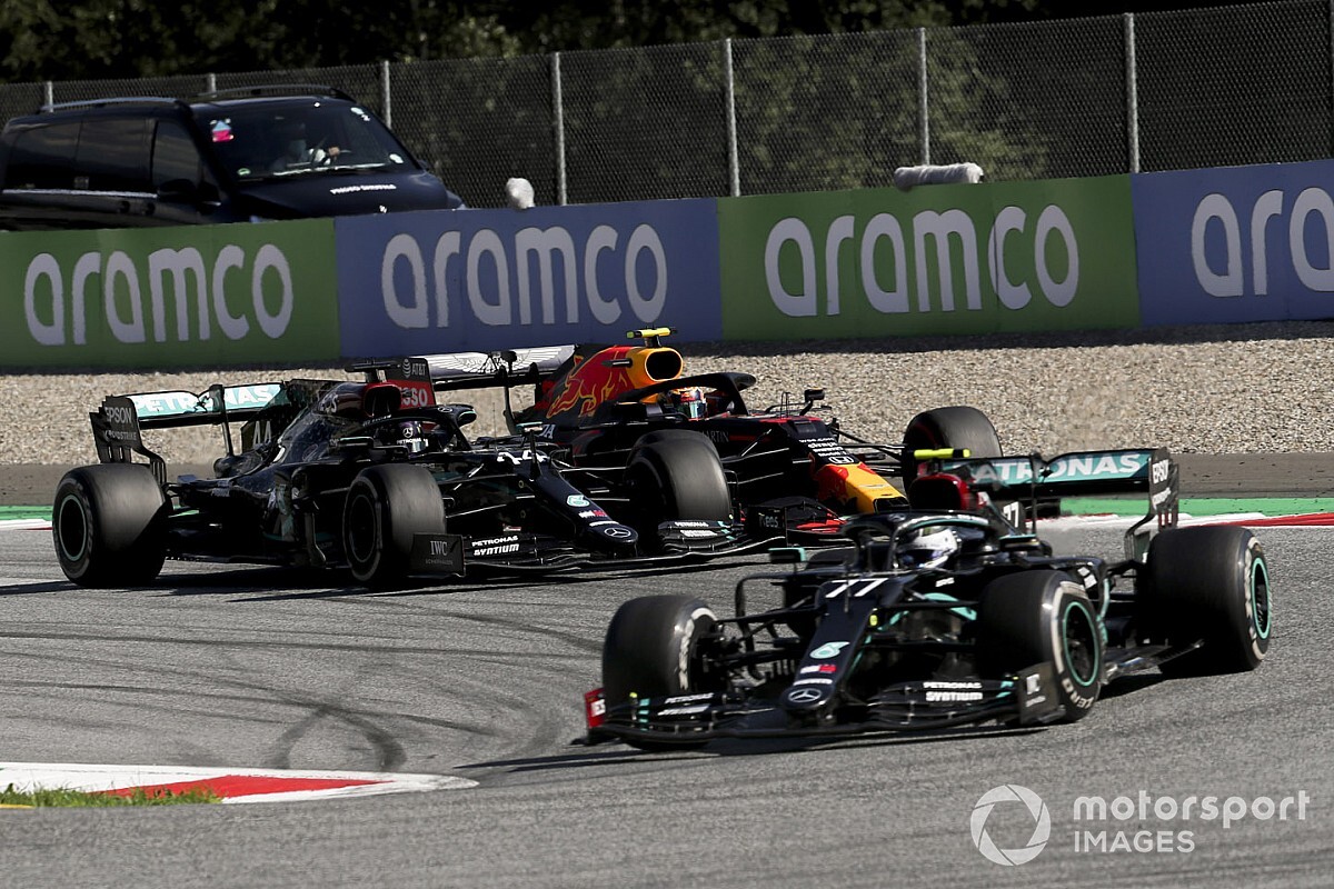 F1: Marko destaca "passo imenso" da Mercedes mas exalta evolução da Red Bull