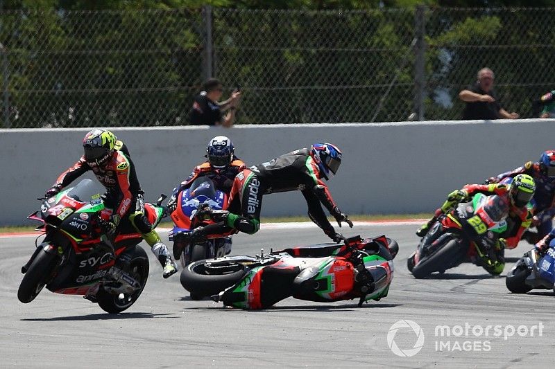 Bradley Smith, Aprilia Racing Team Gresini crasht met Aleix Espargaro, Aprilia Racing Team Gresini