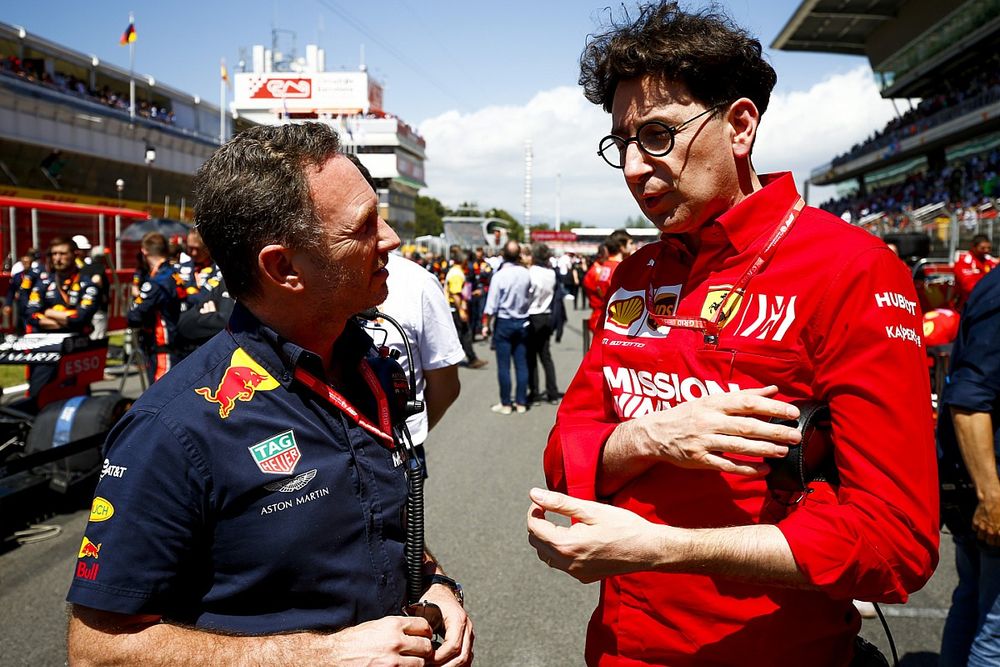 Christian Horner, Team Principal, Red Bull Racing, speaks with Mattia Binotto, Team Principal Ferrari