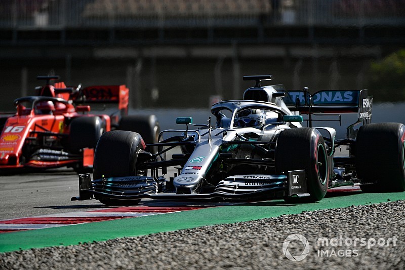 Mercedes domina también el test de F1 en Barcelona