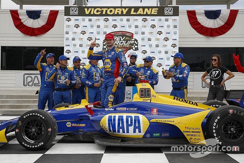 Ganador de la carrera Alexander Rossi, Andretti Autosport Honda