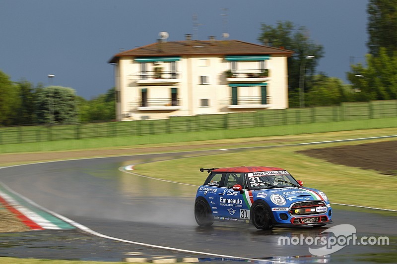 MINI Challenge: pole a sorpresa per Silverstrini sotto al diluvio di Imola