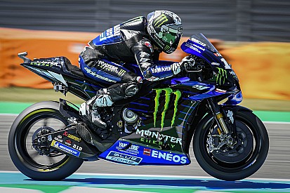 Vinales nagy csatában verte Marquezt Assenben, Rossi ismét bukott