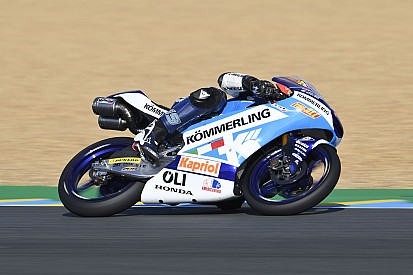 Szenzációs mentés a Moto3-ban: így kell csinálni