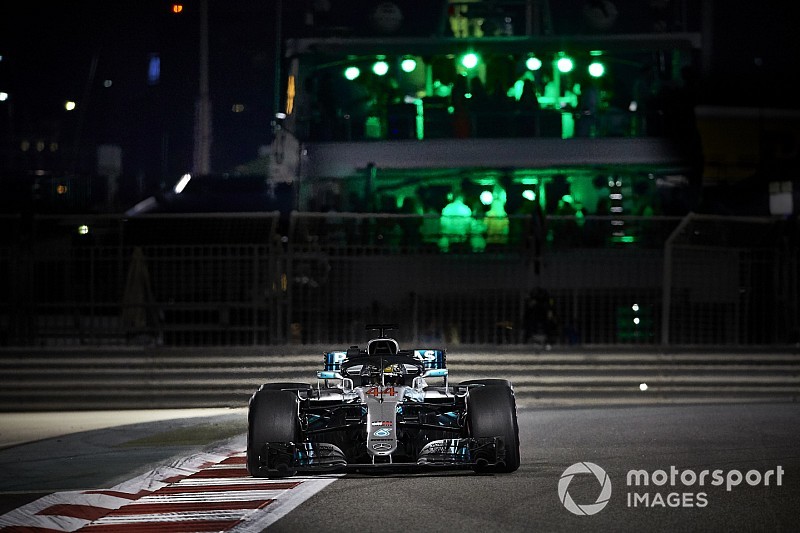 Hamilton se luce a una vuelta en Abu Dhabi: 11ª pole de 2018