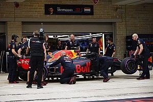 Ricciardo warned in advance about kerb Verstappen hit