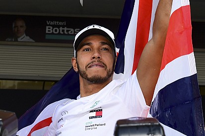 Hamilton ott van minden idők 5 legjobb F1-es versenyzője között?