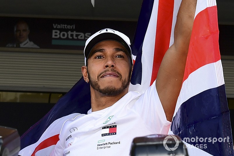 Hamilton ott van minden idők 5 legjobb F1-es versenyzője között?