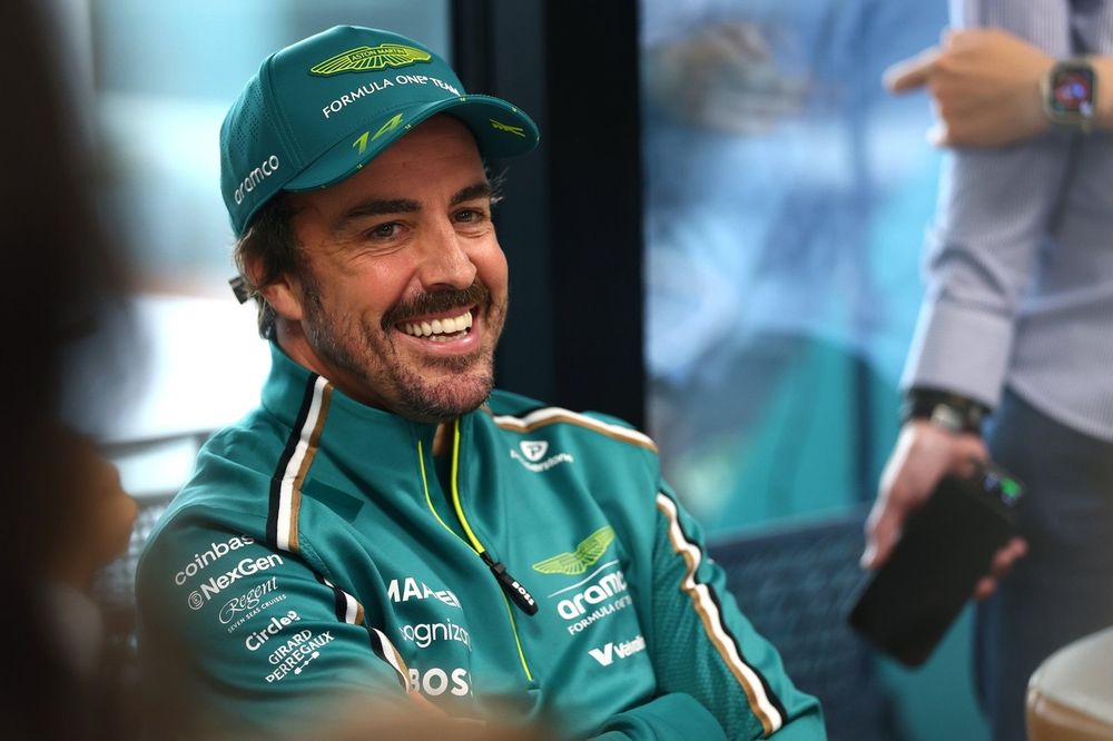 Fernando Alonso Respalda Talento de Álex Palou para F1; Chip Ganassi Desestima Rumores de Red Bull como 'Cebo de Clics'