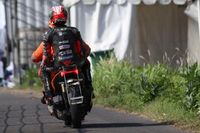 Bezzecchi, sin fracturas y a la espera de los comisarios; Aprilia se disculpa con M&aacute;rquez