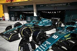 Los equipos de F1 eliminan pintura de sus coches para reducir peso