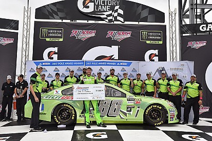 Dale Earnhardt Jr. conquista la pole a Talladega