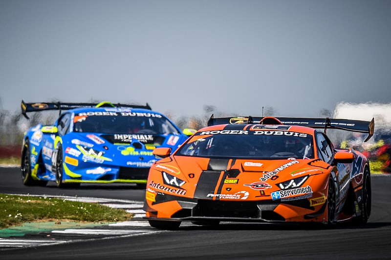 Il Lamborghini Super Trofeo Europa accende la notte di Misano
