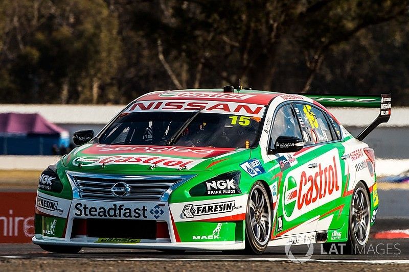 Ошибка лидера принесла Nissan первую за два года победу в Supercars