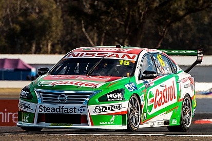 Ошибка лидера принесла Nissan первую за два года победу в Supercars