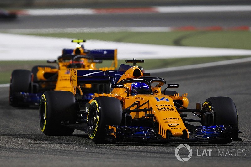 Retroscena McLaren: Alonso si è fatto doppiare per non restare a secco?
