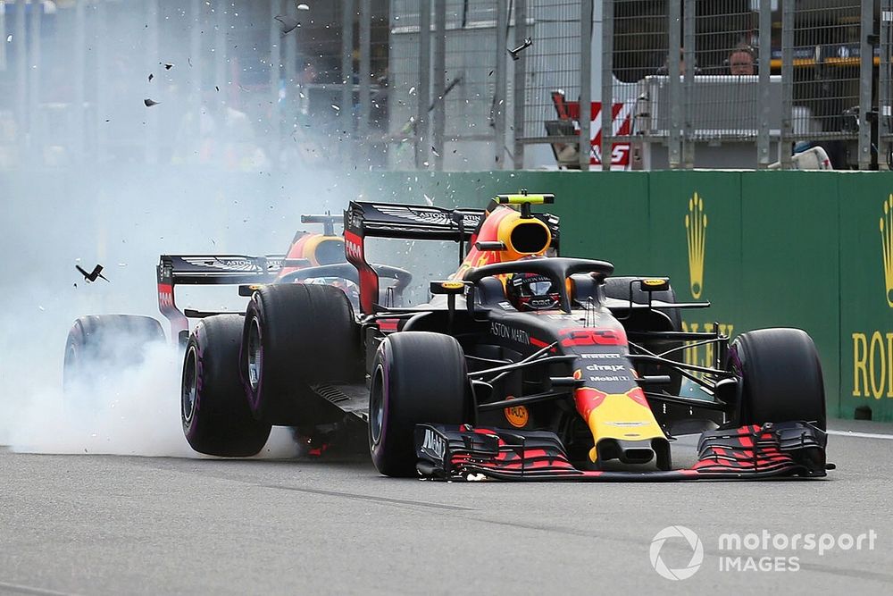 Crash Max Verstappen en Daniel Ricciardo, Red Bull Racing RB14