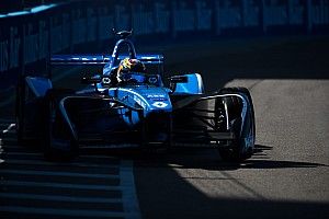 EL1 - Buemi en tête malgré un contact avec le mur