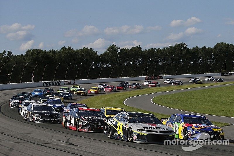 William Byron, Hendrick Motorsports, Chevrolet Camaro AXALTA/IMRON Kyle Busch, Joe Gibbs Racing, Toyota Camry M&M's Caramel