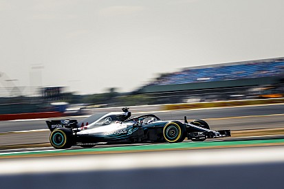 Hamilton critique les bosses, Silverstone lui répond