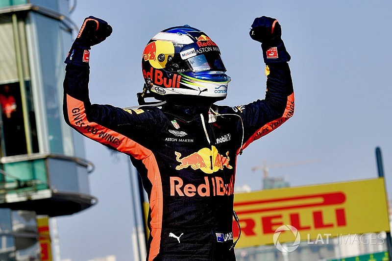 Çin GP: Güvenlik aracı yarışı karıştırdı, Ricciardo kazandı!