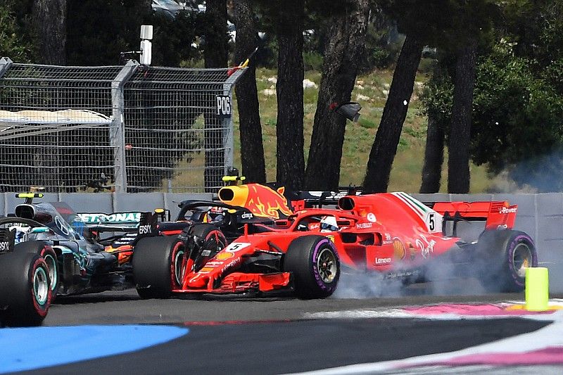 Sebastian Vettel, Ferrari SF-71H golpea a Valtteri Bottas, Mercedes-AMG F1 W09