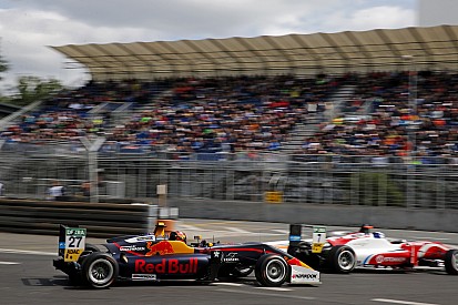 Dan Ticktum gana con ‘photo-finish’ en la 3ª manga del Norisring