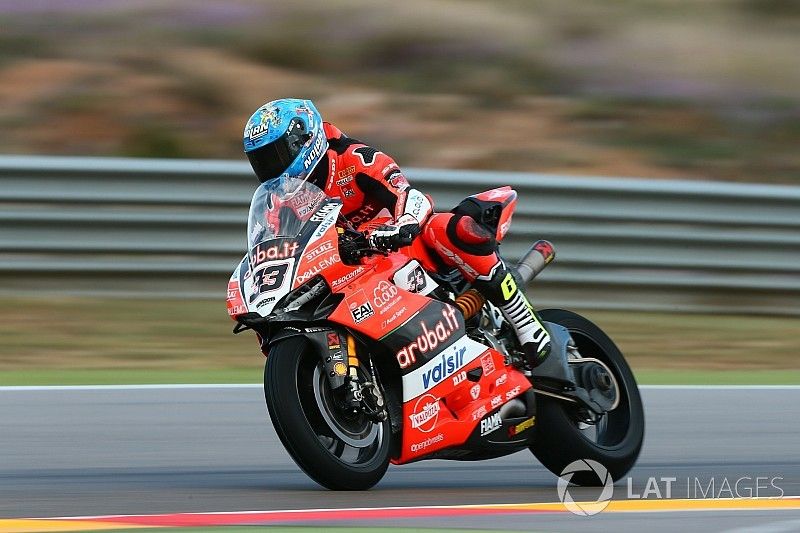 Melandri et Rea posent les bases d'un duel dans des conditions mixtes
