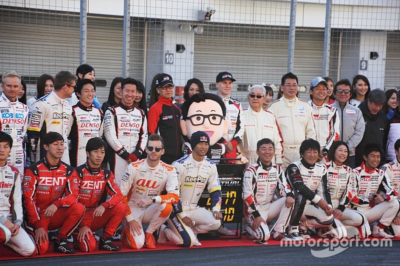 TGRF2017開幕。ドライバー&監督&マシンがセレモニーに一挙集結