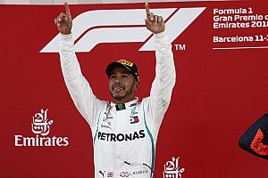 Hamilton: “Deze synergie met auto had ik nog niet gevoeld”